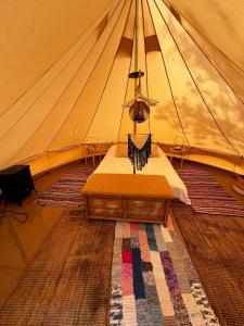 Łóżko lub łóżka w pokoju w obiekcie Glamping Finca el Olivo