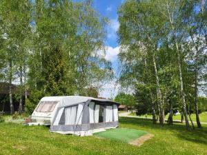 Garður fyrir utan karavan U Goldy
