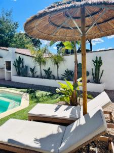 Bazén v ubytovaní La Villa les lauriers, 150 m de la mer, Grimaud, golfe de St Tropez alebo v jeho blízkosti