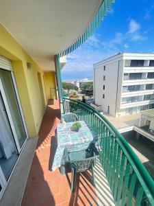 Balkón nebo terasa v ubytování Sea view apartment in Caorle