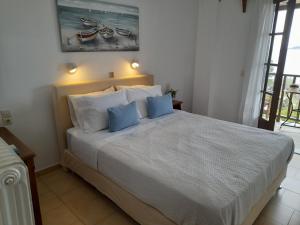 Postel nebo postele na pokoji v ubytování Lilian Beachfront Apartments