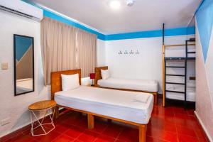 Postel nebo postele na pokoji v ubytování Nílu Cancun Downtown by Selina