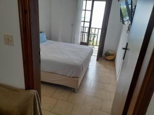 Postel nebo postele na pokoji v ubytování Lilian Beachfront Apartments
