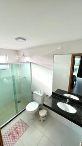 Ένα μπάνιο στο Apartamento até 10 pessoas Praia Grande - Le Bon Vivant - Vista Mar