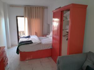 Uma cama ou camas num quarto em Turtles beach resort hourghada studio view sea view pool private beach jacuzzi security air-conditioned Cafe restaurant on the beach and a large sunny balcony