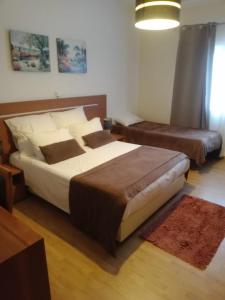 Uma cama ou camas num quarto em Residencial Morgado