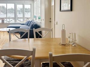 Χώρος καθιστικού στο 4 star holiday home in STENSJÖN +13 φωτογραφίες