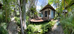 a small house in the middle of a forest at Casa Jardim Bangalos in Paraty