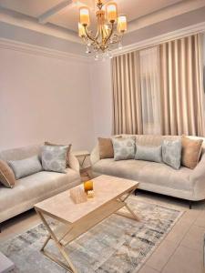 O zonă de relaxare la Rawda 2 Bed-Room Apartment in Jeddah, 100 meter to supermarket