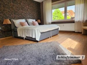 Giường trong phòng chung tại Feriendomizil zur Hessel
