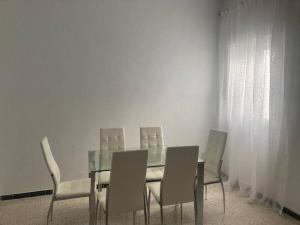 Istumisnurk majutusasutuses Piso céntrico en Moguer