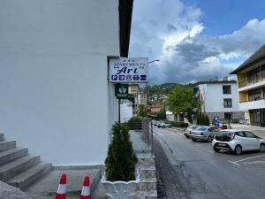 a sign for an art store on the side of a street at Apartmani Art in Jajce
