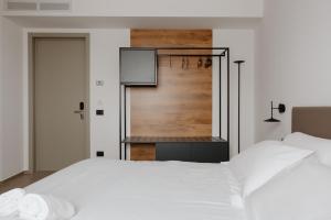 Postel nebo postele na pokoji v ubytování Belladonna Hotel