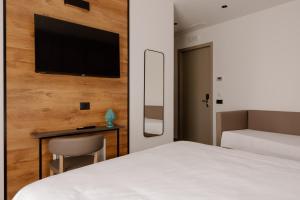 Postel nebo postele na pokoji v ubytování Belladonna Hotel