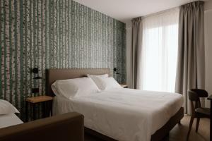 Postel nebo postele na pokoji v ubytování Belladonna Hotel