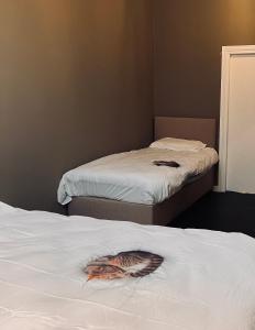 Postel nebo postele na pokoji v ubytování Het huis van Hermens