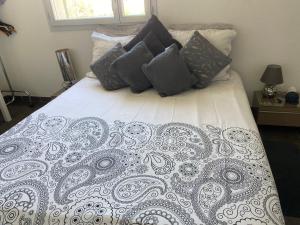 Posteľ alebo postele v izbe v ubytovaní GK2night, appartement avec parking sous sol gratuit