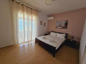 Posteľ alebo postele v izbe v ubytovaní Corfu Glyfada Menigos Resort 59