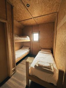 two bunk beds in a room with a window at Puesto Cagliero - Refugio de montaña in El Chalten
