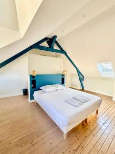 a bedroom with a large bed in a attic at Les hirondelles de Deauville in Deauville