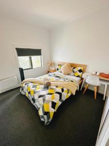 Postel nebo postele na pokoji v ubytování Cozy room in Cranbourne