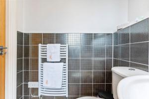 Koupelna v ubytování Birmingham City Centre apartment broad street + 10 fotografií