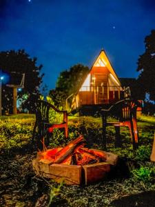 Glamping Chalet Deluxe cerca al centro de Villa de Leyva - By Serena Morena外面的花园