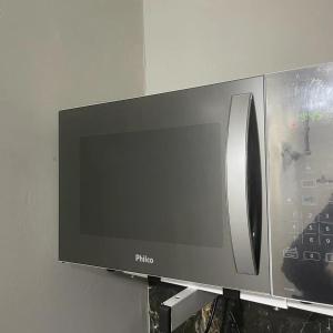 Uma TV ou centro de entretenimento em Apartamento na Praia do Forte em Cabo Frio apto N113