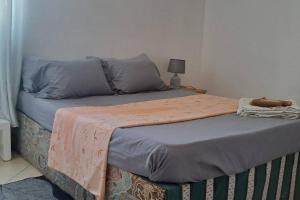 Mendes Homestay - B&B In The Heart Of Praia Ext 객실 침대