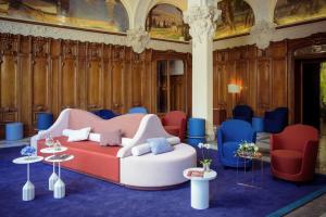 a living room with a couch and chairs at Mercure Lyon Centre Château Perrache in Lyon +88 photos