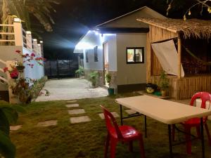 Zahrada ubytování Altheos Place Romblon Cottage 1
