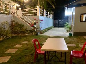 Zahrada ubytování Altheos Place Romblon Cottage 1