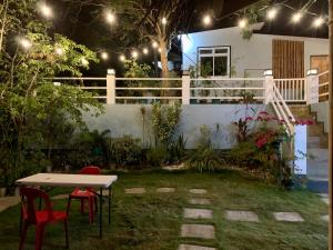 Zahrada ubytování Altheos Place Romblon Cottage 1