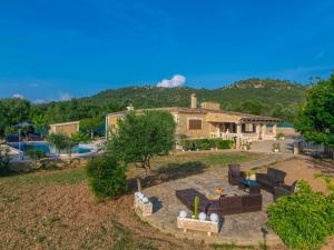 una vista aérea de una casa con piscina en Villa Arhu - Villa With Private Pool In Capdepera Free Wifi en Capdepera