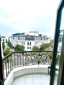 a balcony with a view of a city at HPT Apartment chuỗi căn hộ Hoàng Huy Riverside HP in Abbeyfeale