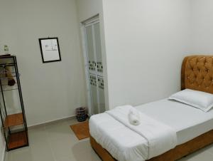 a bedroom with a bed and a glass shower at TAMU ROOMSTAY TOK MOLOR in Kuala Terengganu