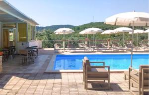 Πισίνα στο ή κοντά στο Cozy Apartment In Vieste With Wifi +14 φωτογραφίες