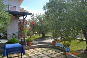 Vonkajšia záhrada v ubytovaní Beautiful maisonette (Όμορφη μεζονέτα)