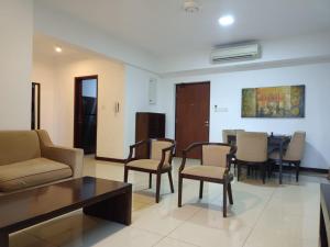 Posedenie v ubytovaní Luxury 3BR Apartment in Colombo 02