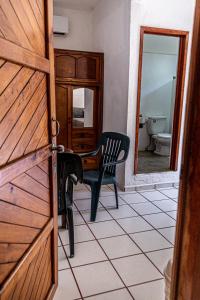 Ein Sitzbereich in der Unterkunft Hotel Manava