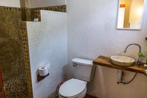 Ein Badezimmer in der Unterkunft Hotel Manava