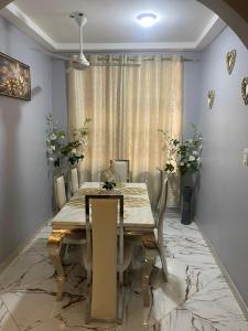 a dining room with a wooden table and chairs at Luxury Townhome in Oyarifa in Oyarifa