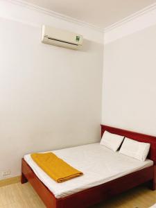 Postel nebo postele na pokoji v ubytování Huyền Anh Hotel