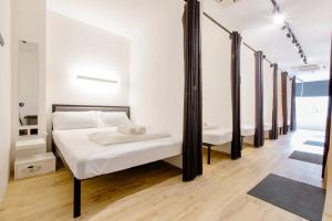 Postel nebo postele na pokoji v ubytování RadZone Hostel
