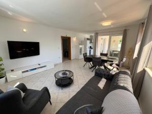 TV a/nebo společenská místnost v ubytování Villa Milina Korcula