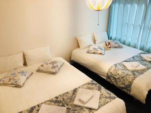 a room with two twin beds with napkins on them at Liberte Nishigotanda - Vacation STAY 11658 in Tokyo