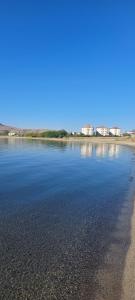 a large body of water with buildings in the background at Tatvan Kamp Alanı in Tatvan +14 photos