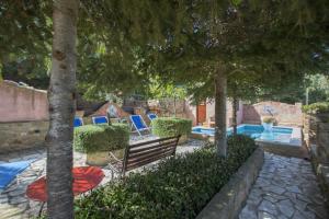 The swimming pool at or close to Villa degli Artisti