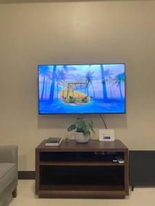 TV o dispositivi per l'intrattenimento presso The Mactan Suite at The Mactan Newtown Resort