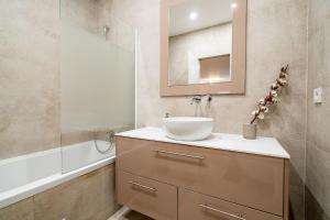 O baie la Romexpo Relax Spacious Apartment +22 fotografii